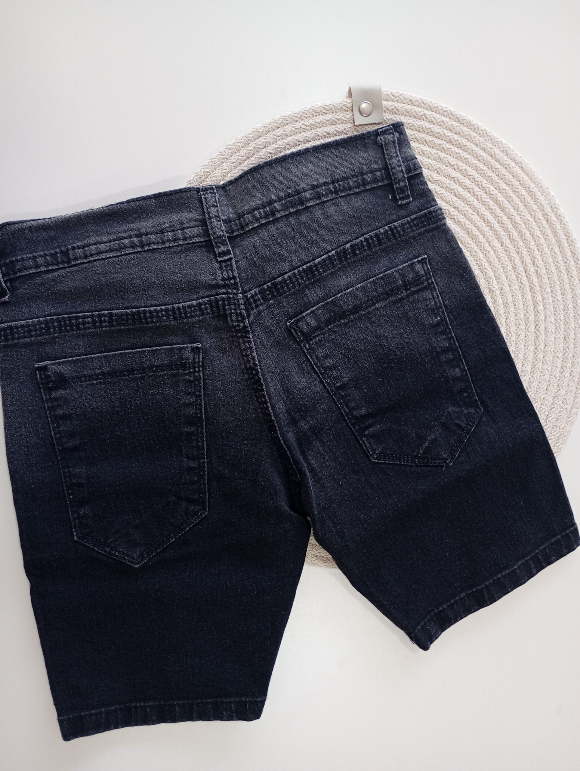 Bermuda Jeans Desgaste Negra - Image 2