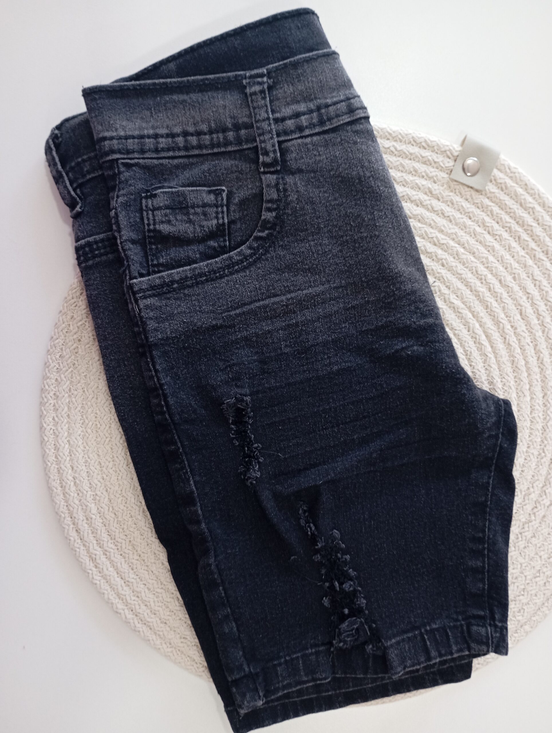 Bermuda Jeans Desgaste Negra - Image 3