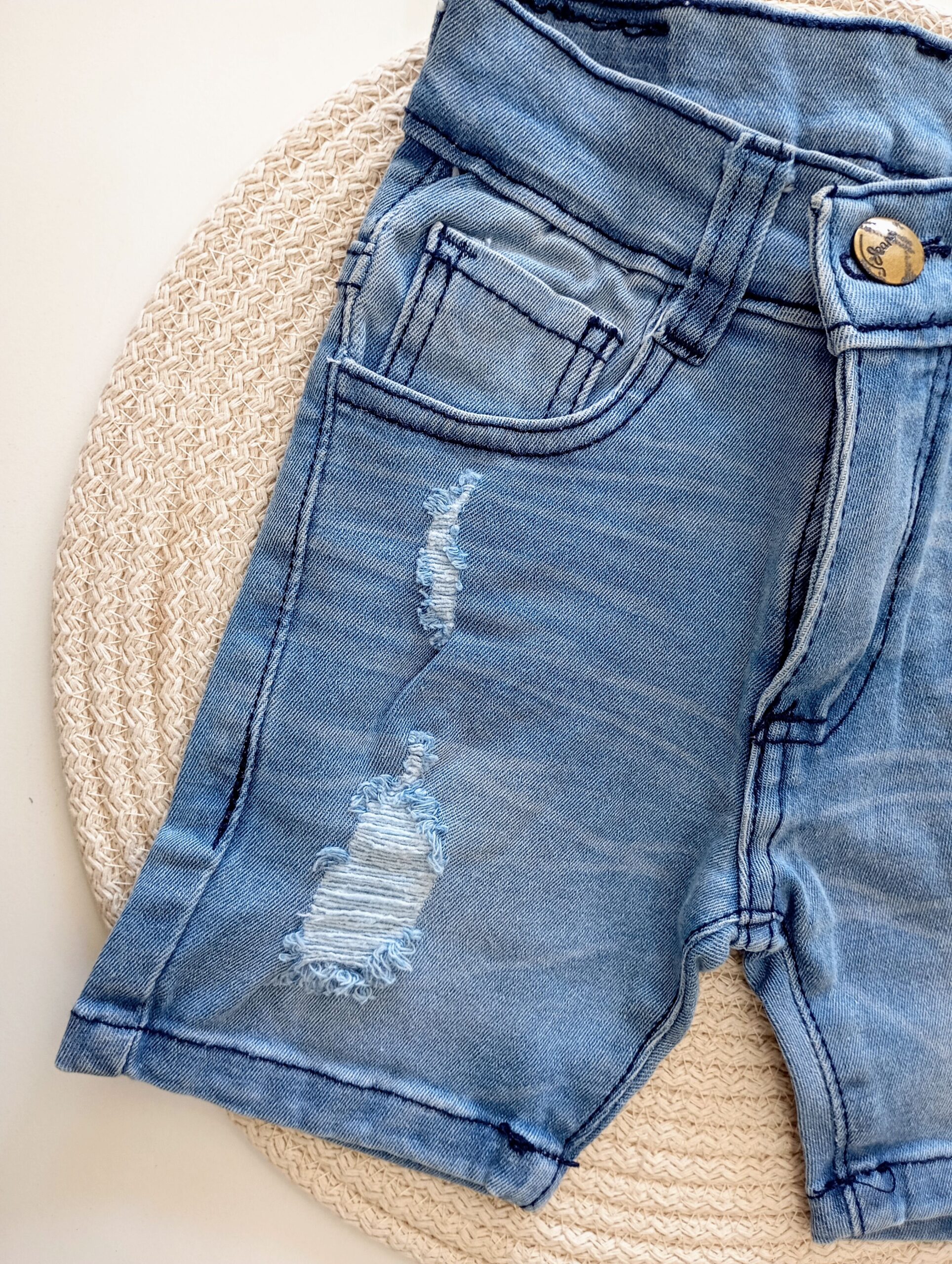 Bermuda Jeans Desgaste Celeste - Image 3