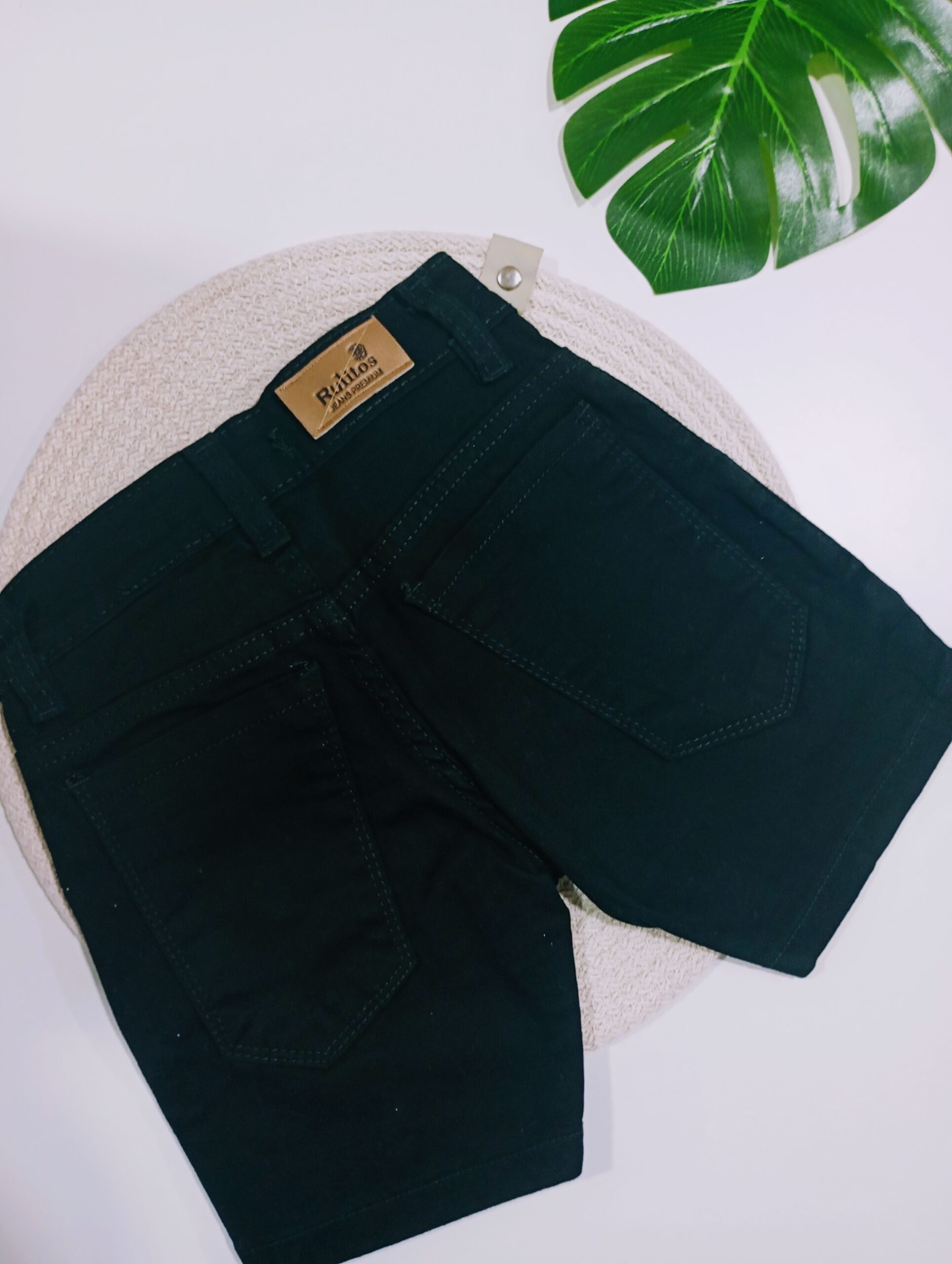 Bermuda Gabardina Elastizada Negra - Image 2